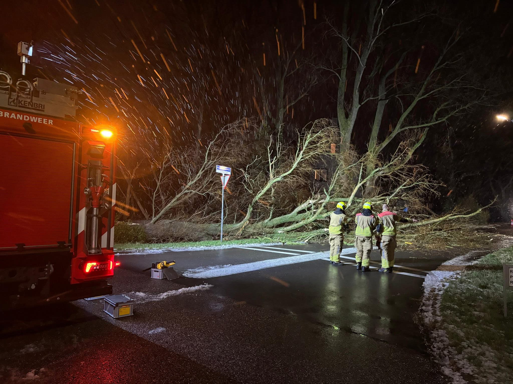 P 2 BDH-06 Ongeval (boom) Rooversbroekdijk Lisse 161230