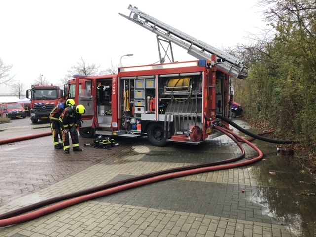 P 1 BDH-04 Gebouwbrand industrie (zeer grote brand) Optisport De Schelft Maandagsewetering NDWKHT 161230