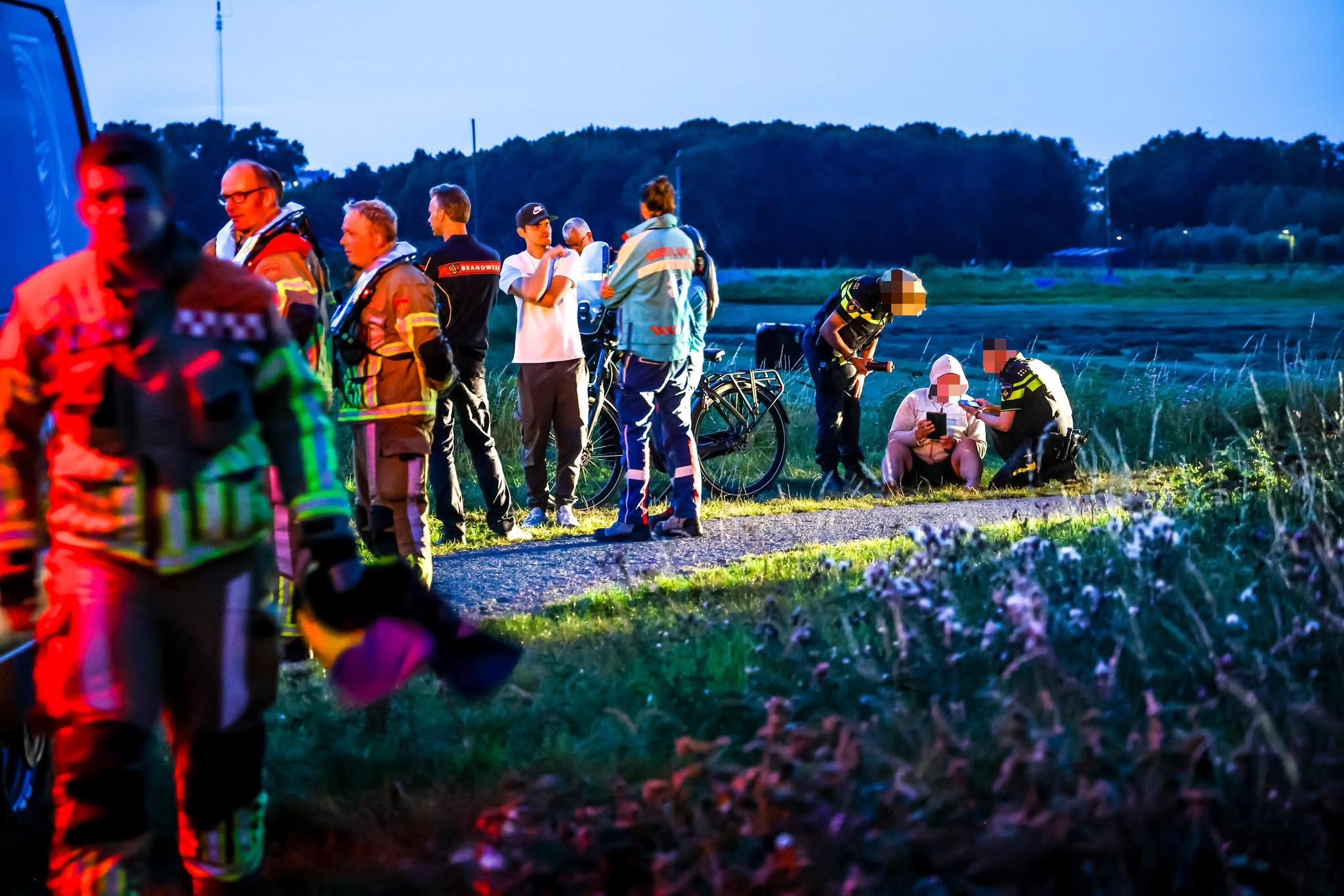 P 1 BDH-02 Persoon te water Menneweg Warmond 164110 161152 169192 161230